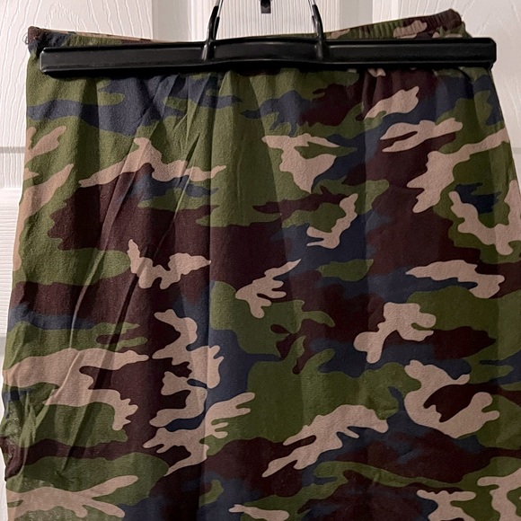 Like New Sexy BeBe Mesh Formfitting Asymmetrical Green Camouflage Skirt - Small - Picture 2 of 3